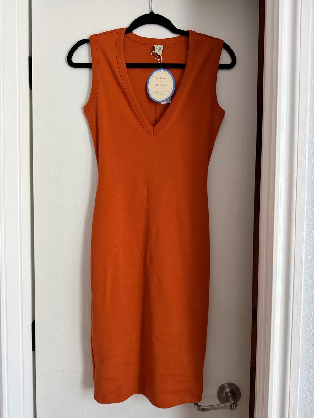 Flore Flore NWT Women's Sleeveless V-Neck Midi Dress in Burnt Orange
